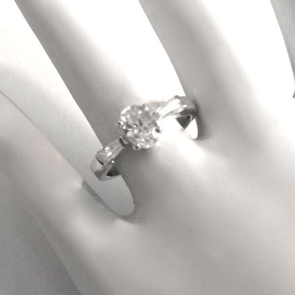 Vintage Sterling Silver Engagement Ring Size 6 Cubic Zirconia Solitaire 925 - Picture 7 of 11